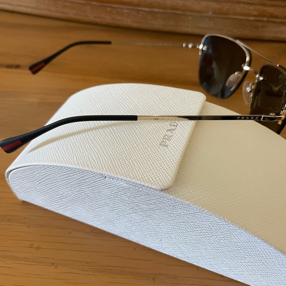 Prada sunglasses - Picture 3 of 4